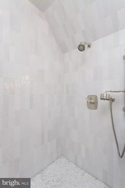 Bath - 7005 Copeleigh, Baltimore, MD 21212 photo 6 of 7