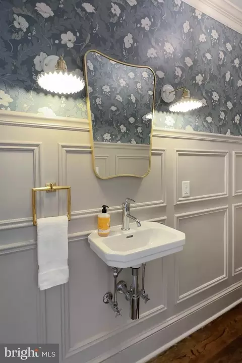 Bath - 7005 Copeleigh, Baltimore, MD 21212 photo 1 of 7