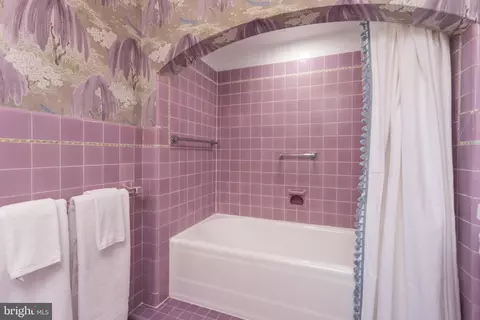Bath - 7005 Copeleigh, Baltimore, MD 21212 photo 3 of 7