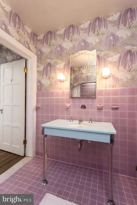 Bath - 7005 Copeleigh, Baltimore, MD 21212 photo 4 of 7
