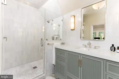 Bath - 7005 Copeleigh, Baltimore, MD 21212 photo 5 of 7