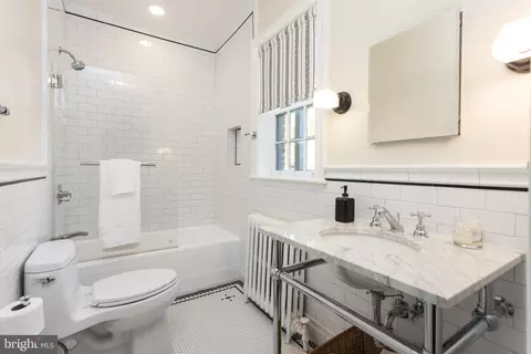 Bath - 7005 Copeleigh, Baltimore, MD 21212 photo 2 of 7