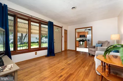 Living - 3231 Grace Rd, Sparrows Point, MD 21219 photo 3 of 3