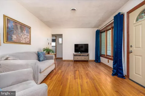 Living - 3231 Grace Rd, Sparrows Point, MD 21219 photo 2 of 3