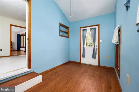 Entry Way - 3231 Grace Rd, Sparrows Point, MD 21219 photo 2 of 3