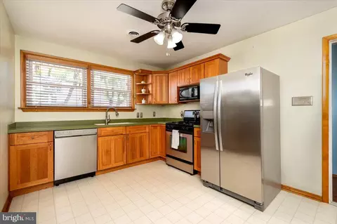 Kitchen - 3231 Grace Rd, Sparrows Point, MD 21219 photo 1 of 2