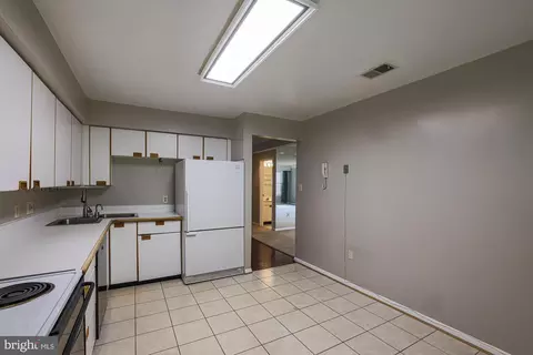 Kitchen - 7 B Pipe Hill Ct #7B, Baltimore, MD 21209 photo 5 of 5