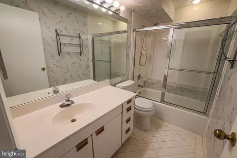 Bath - 7 B Pipe Hill Ct #7B, Baltimore, MD 21209 photo 2 of 4