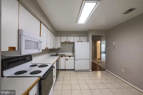 Kitchen - 7 B Pipe Hill Ct #7B, Baltimore, MD 21209 photo 4 of 5