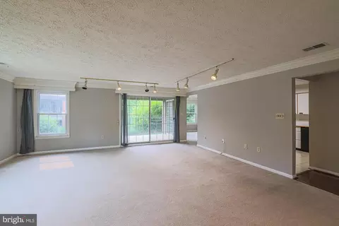 Living - 7 B Pipe Hill Ct #7B, Baltimore, MD 21209 photo 2 of 7