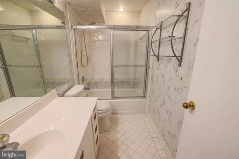 Bath - 7 B Pipe Hill Ct #7B, Baltimore, MD 21209 photo 3 of 4