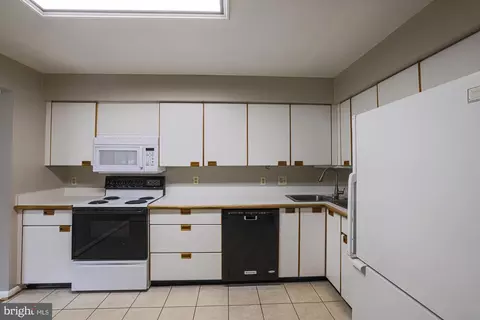 Kitchen - 7 B Pipe Hill Ct #7B, Baltimore, MD 21209 photo 2 of 5