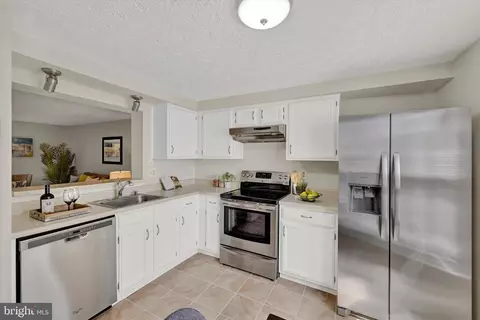 Kitchen - 45 Hyacinth Rd, Parkville, MD 21234 photo 2 of 3