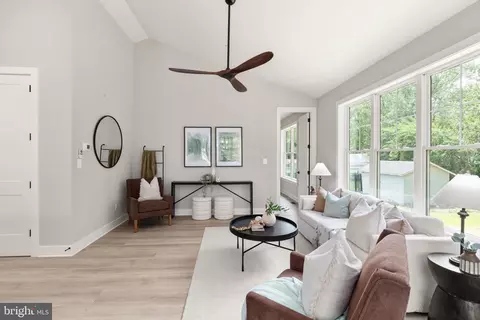 Entry Way - 2434 Lodge Farm Rd, Sparrows Point, MD 21219 photo 4 of 6