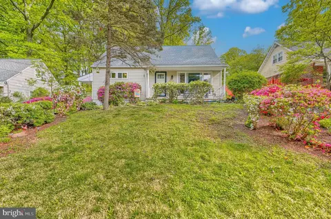 9807 Hilltop Dr, Parkville, MD 21234