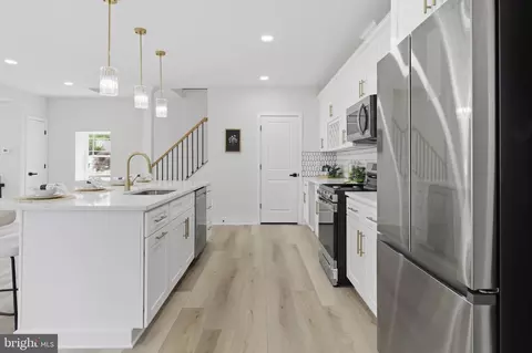 Entry Way - 3423 Sollers Point Rd, Dundalk, MD 21222 photo 5 of 8