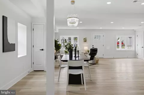 Entry Way - 3423 Sollers Point Rd, Dundalk, MD 21222 photo 6 of 8
