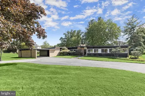 5 Stone Hollow Ct, Pikesville, MD 21208