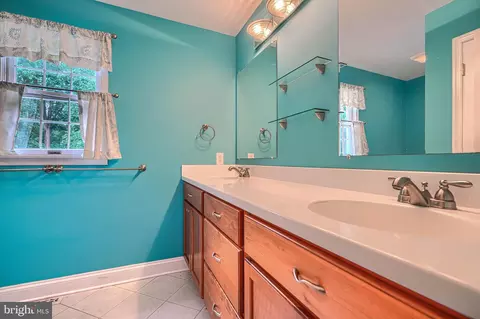 Bath - 13908 Foxland Rd, Phoenix, MD 21131 photo 5 of 8