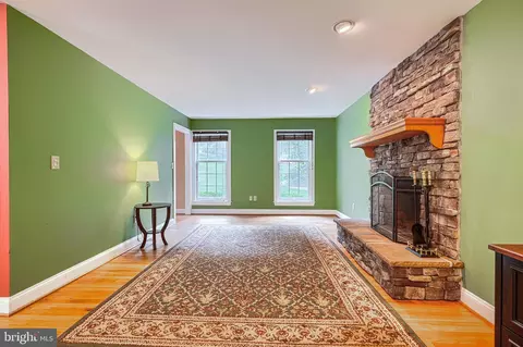 Living - 13908 Foxland Rd, Phoenix, MD 21131 photo 12 of 14