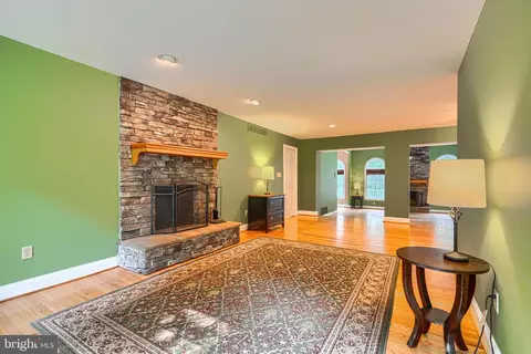 Living - 13908 Foxland Rd, Phoenix, MD 21131 photo 10 of 14