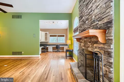 Living - 13908 Foxland Rd, Phoenix, MD 21131 photo 9 of 14