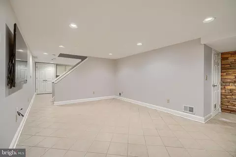 Living - 13908 Foxland Rd, Phoenix, MD 21131 photo 13 of 14