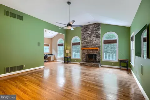 Living - 13908 Foxland Rd, Phoenix, MD 21131 photo 8 of 14