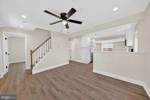 Entry Way - 3129 Sollers Point Rd, Dundalk, MD 21222 photo 2 of 15