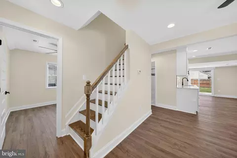 Entry Way - 3129 Sollers Point Rd, Dundalk, MD 21222 photo 8 of 15