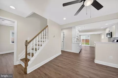 Entry Way - 3129 Sollers Point Rd, Dundalk, MD 21222 photo 9 of 15
