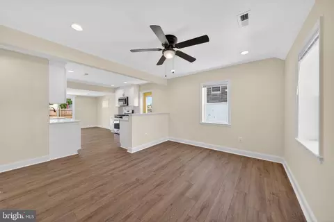 Entry Way - 3129 Sollers Point Rd, Dundalk, MD 21222 photo 1 of 15