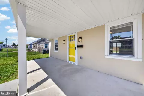 Exterior - 3129 Sollers Point Rd, Dundalk, MD 21222 photo 2 of 4