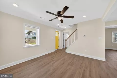 Entry Way - 3129 Sollers Point Rd, Dundalk, MD 21222 photo 3 of 15
