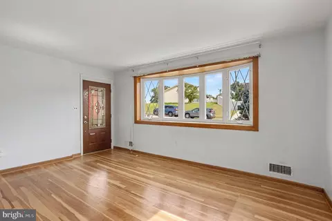 Living - 9618 Dundawan Rd, Nottingham, MD 21236 photo 1 of 3