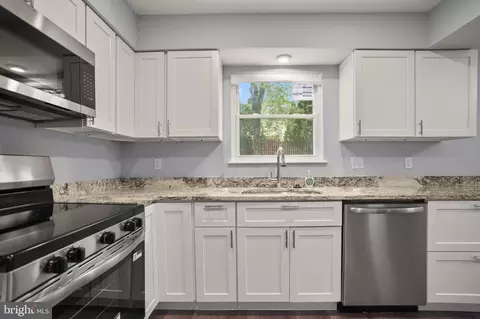 10 Iron Bolt Ct, Catonsville, MD 21228