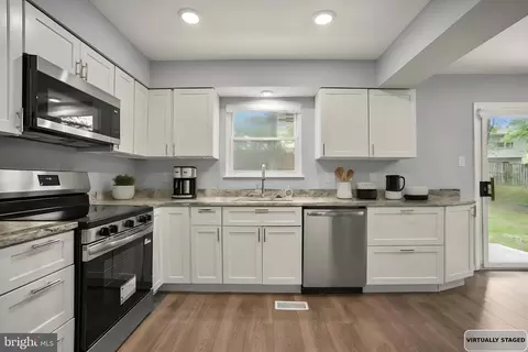 10 Iron Bolt Ct, Catonsville, MD 21228