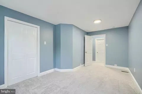 Entry Way - 1919 Maxwell Ave, Dundalk, MD 21222 photo 6 of 10