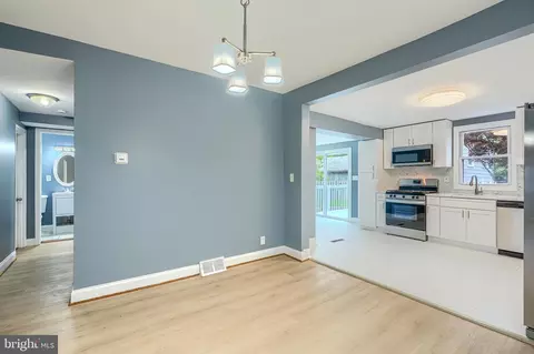 Entry Way - 1919 Maxwell Ave, Dundalk, MD 21222 photo 1 of 10