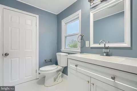 Entry Way - 1919 Maxwell Ave, Dundalk, MD 21222 photo 8 of 10
