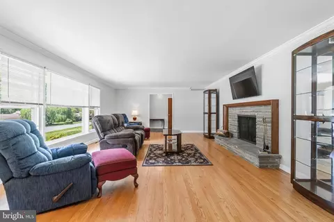 1146 Gypsy Ln E, Towson, MD 21286 photo 6
