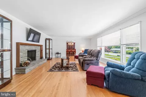 1146 Gypsy Ln E, Towson, MD 21286 photo 5
