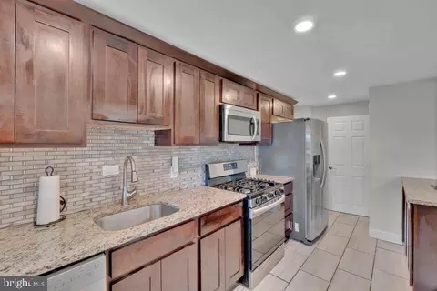 Entry Way - 1329 Halstead Rd, Parkville, MD 21234 photo 7 of 10