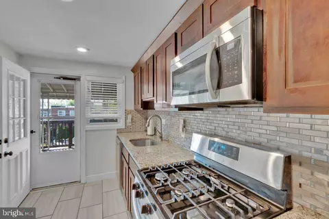 Entry Way - 1329 Halstead Rd, Parkville, MD 21234 photo 9 of 10