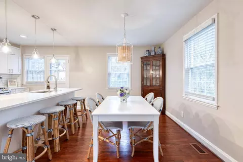 Dining - 192 Dumbarton Rd, Baltimore, MD 21212 photo 1 of 2