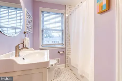 Bath - 192 Dumbarton Rd, Baltimore, MD 21212 photo 2 of 2