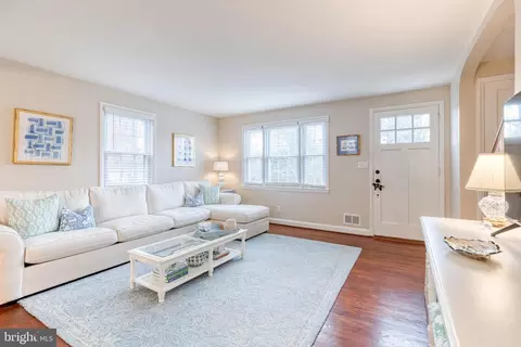 Living - 192 Dumbarton Rd, Baltimore, MD 21212 photo 1 of 2
