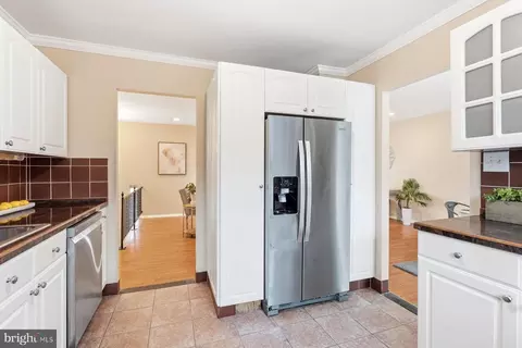 Kitchen - 910 Crestwick Rd, Towson, MD 21286 photo 3 of 3