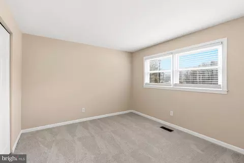 Bedroom - 910 Crestwick Rd, Towson, MD 21286 photo 4 of 4