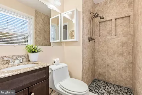 Bath - 910 Crestwick Rd, Towson, MD 21286 photo 1 of 4